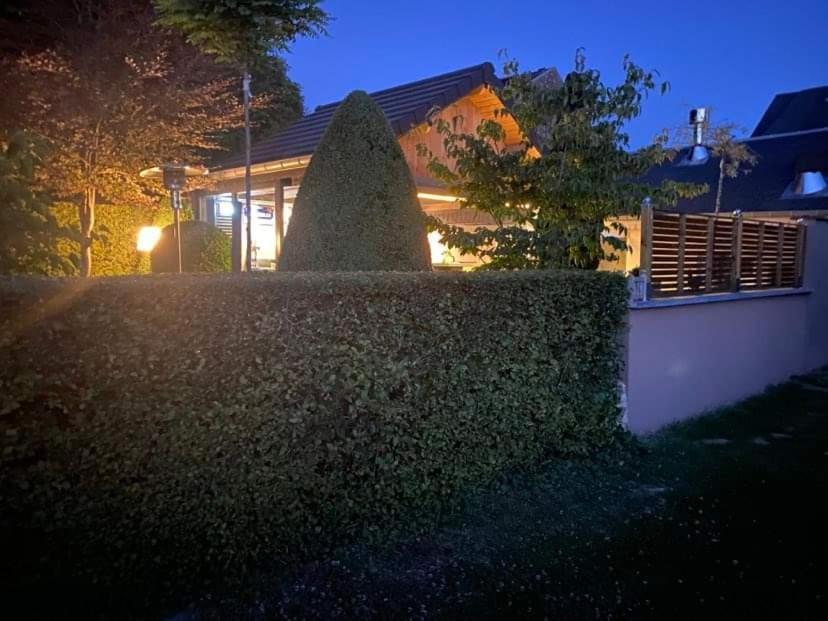 Chez Monsieur Bed & Breakfast ฟลอเรนวิลล์ ภายนอก รูปภาพ